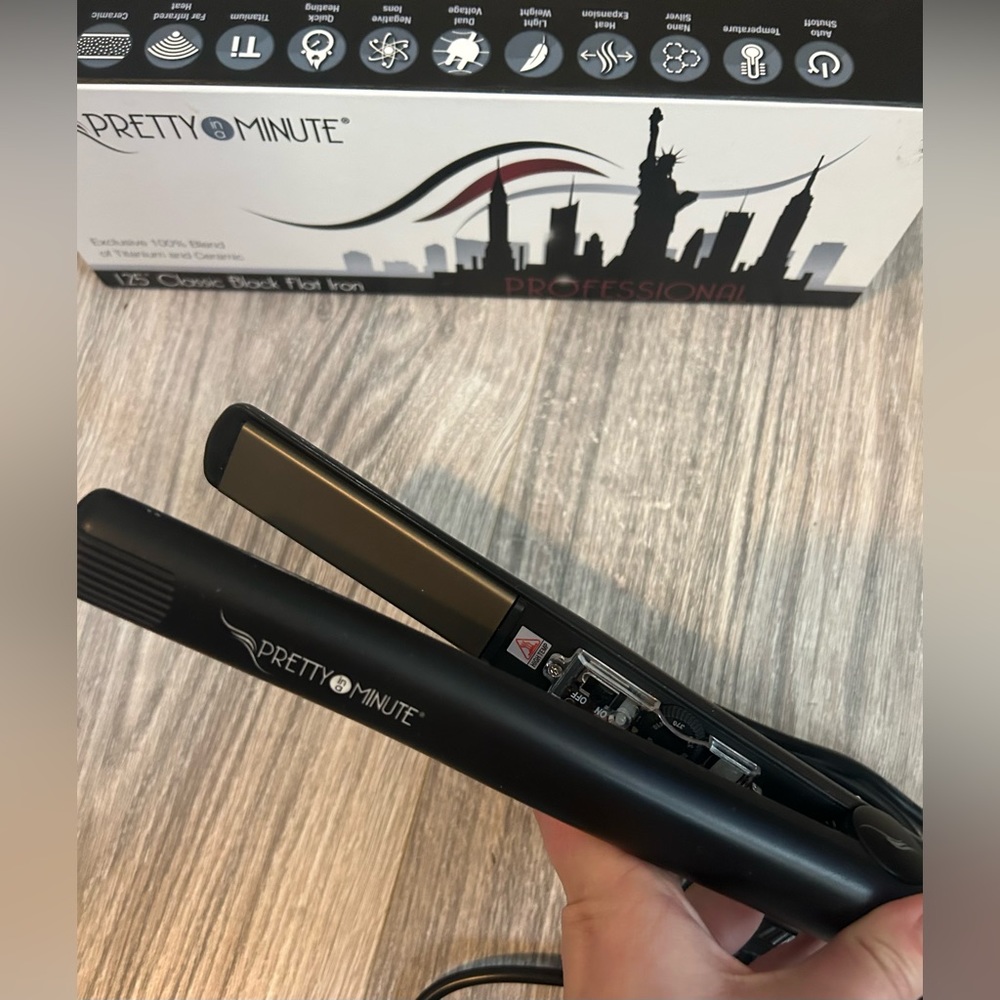 💥PRETTY IN A MINUTE 1.25” Classic Black professional flat iron hair straighten - Picture 2 of 7